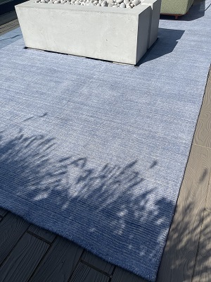 rug for outdoor terrace - cutting and binding to fit the fire pit